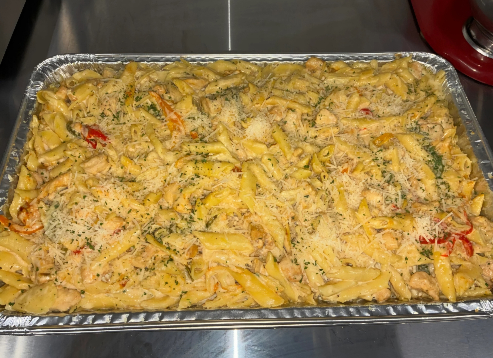 Creamy chicken pasta tray