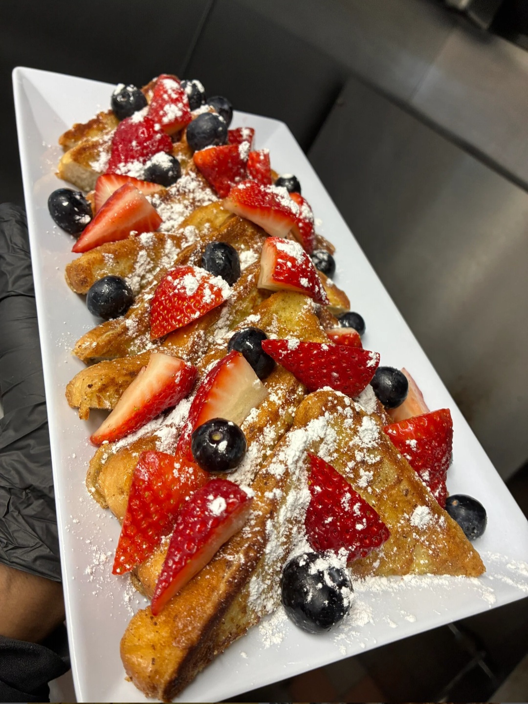 French toast with berries